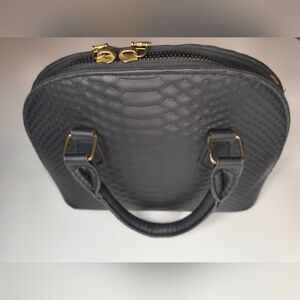 Elegant Black Textured Handbag